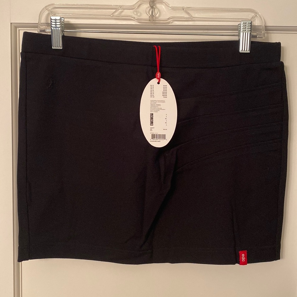 Cute EDC Skirt by Espirit…